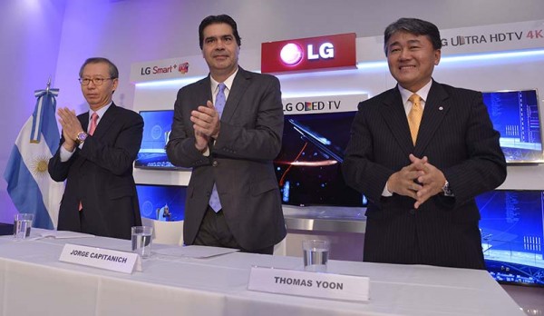 El Embajador S.E  Jong-youn CHOO, Jorge Capitanich y Thomas Yoon CEO de LG en la inauguración del Contact Center de LG Argentina
