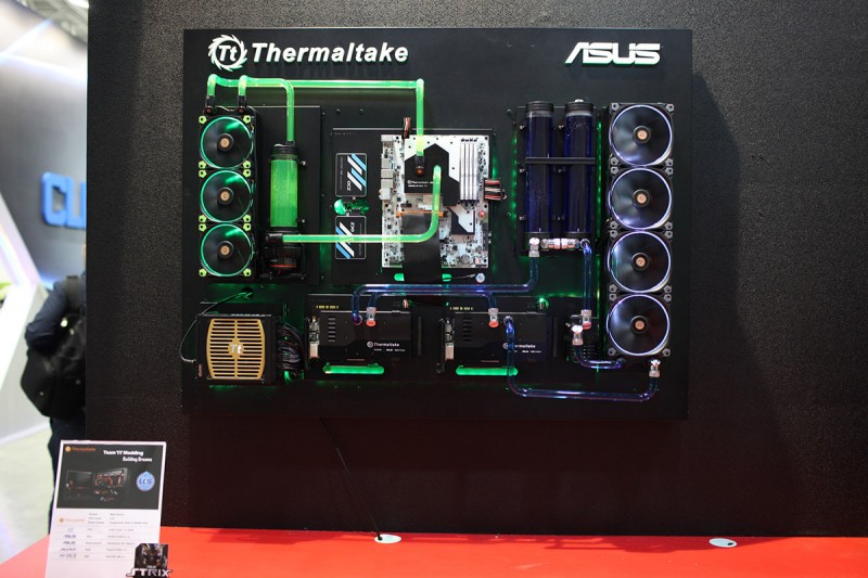 Thermaltake muestra un sistema LCS Open Frame PC en Computex 2015 -3