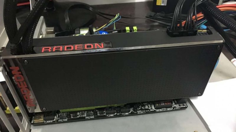Unboxing AMD Radeon Pro Duo de doble GPU Fiji 3