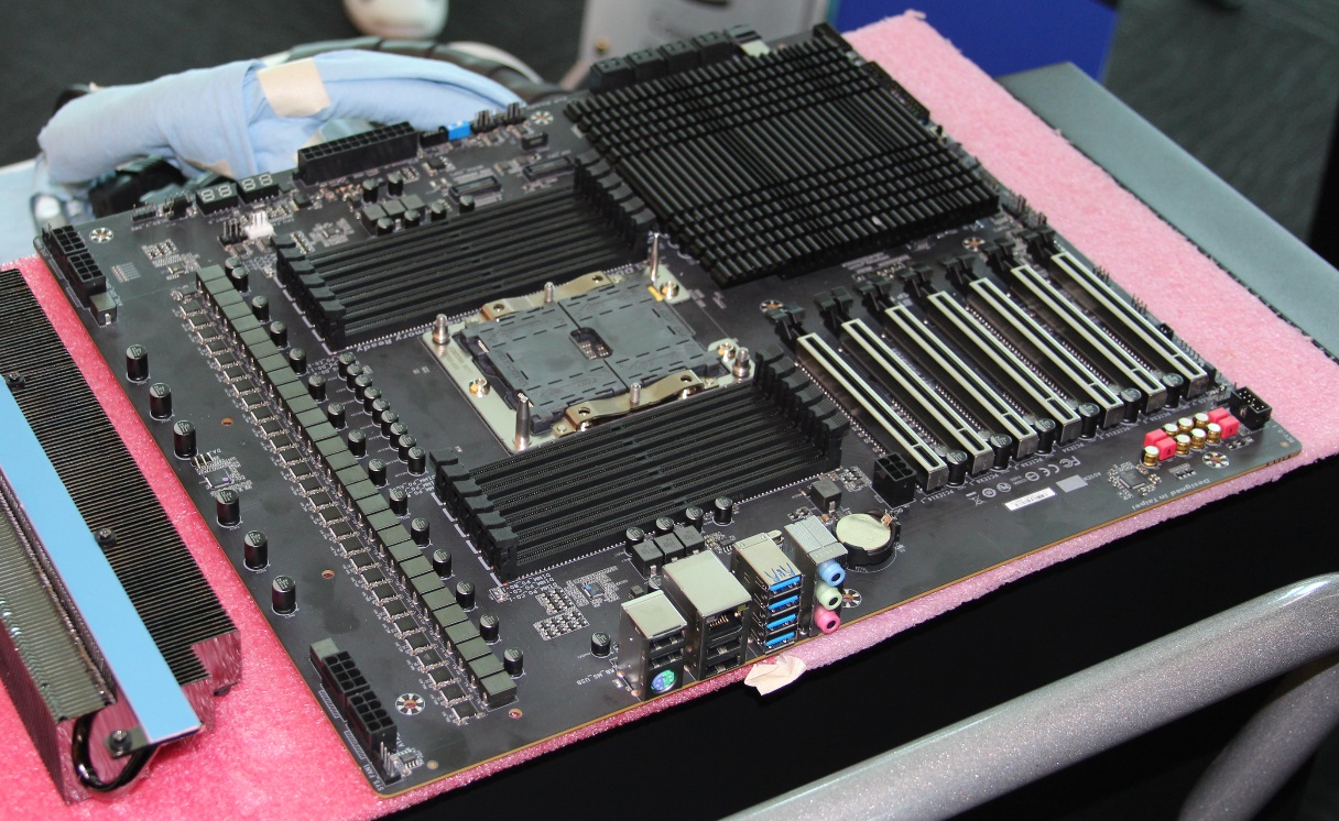 Intel-lanzar%C3%A1-su-chipset-X599-para-sus-procesadores-de-28-n%C3%BAcleos.jpg