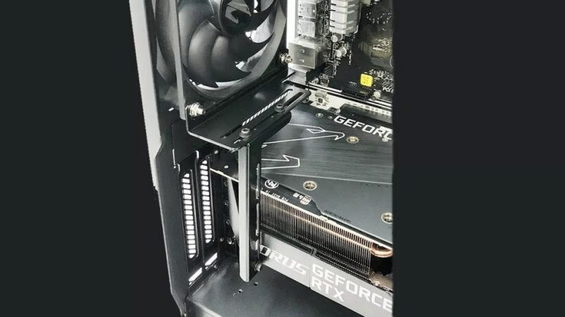 Mala idea o buena idea? Un soporte de GPU que podemos acomodar en el ventilador trasero del gabinete