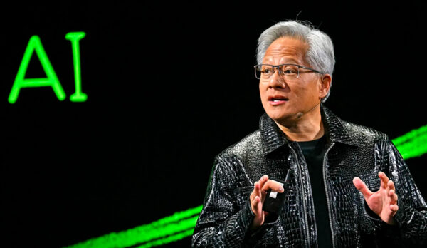 Jensen Huang afirma que NVIDIA sigue una generación adelante de la industria