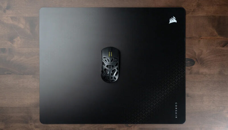 Corsair presenta el MM Glass, su primer mousepad de vidrio
